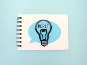 MERITと書かれたメモ帳